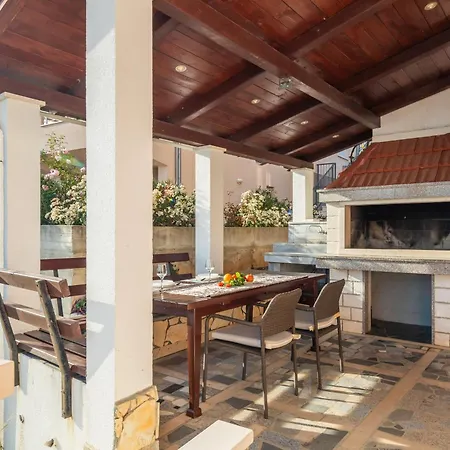 Appartement Seaview Gogi *